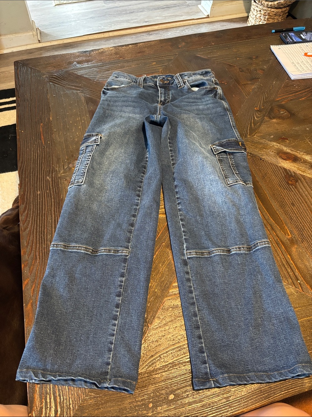 Relaxed Wide-Leg Cargo Jeans in Blue Denim